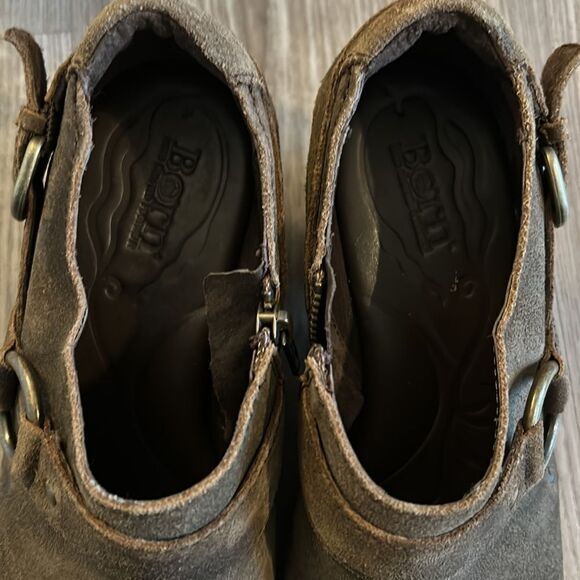 WOMENS BORN BRAND GENUINE SUEDE BLOCK HEEL BOOTIES WITH BUCKLES DARK BROWN SZ 6 - Picture 4 of 10